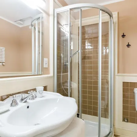 Guesthost - I Renai - Ponte Delle Grazie Modern Apartment-3